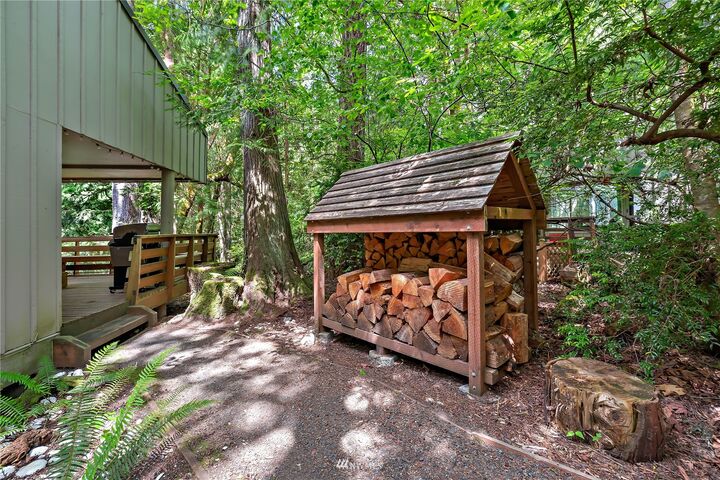 Property Photo:  697 E Pointes Drive W  WA 98584 