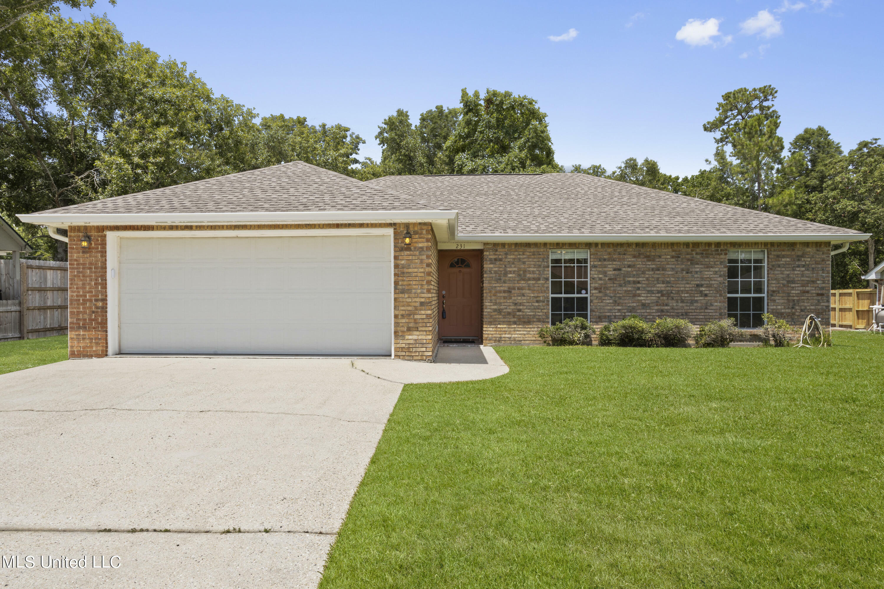 Property Photo:  231 Henley Place  MS 39520 