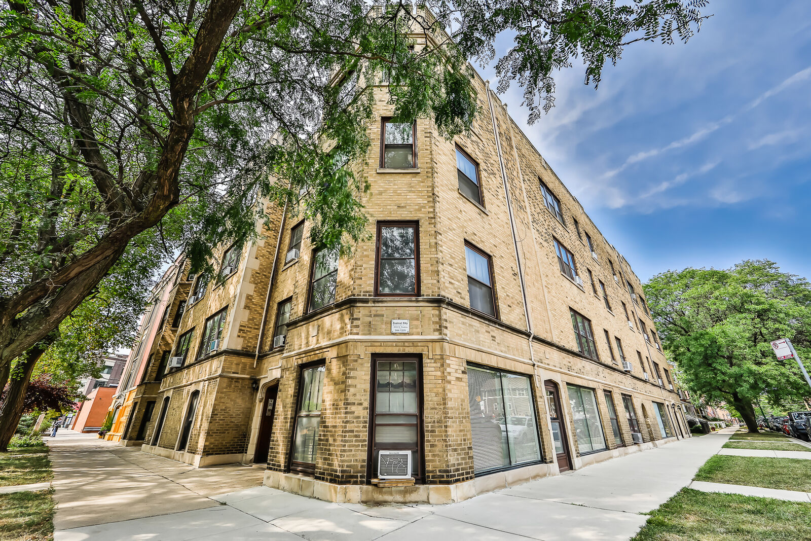 Property Photo: 3510 N Paulina Street 3 IL 60657