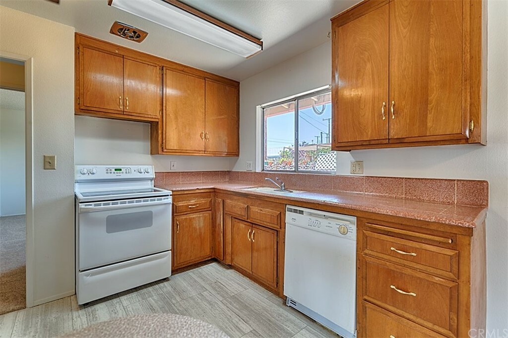 Property Photo: 100 Vivian Lane CA 92543
