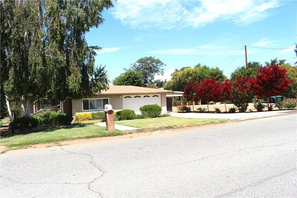 Property Photo:  1032 Bryant Street  CA 92320 