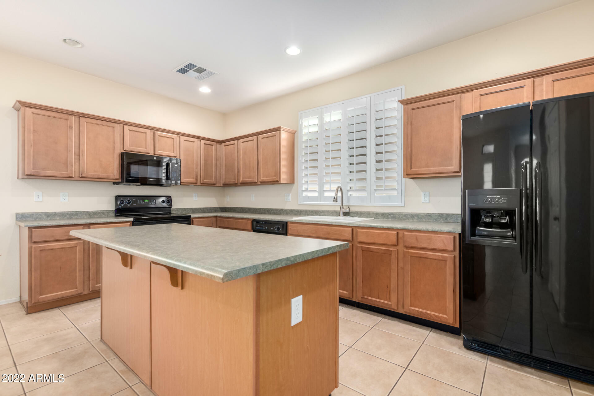 Property Photo:  1033 E Julian Drive  AZ 85295 