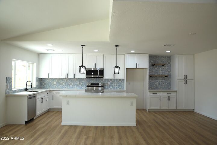 Property Photo: 2105 W Silvergate Drive AZ 85224