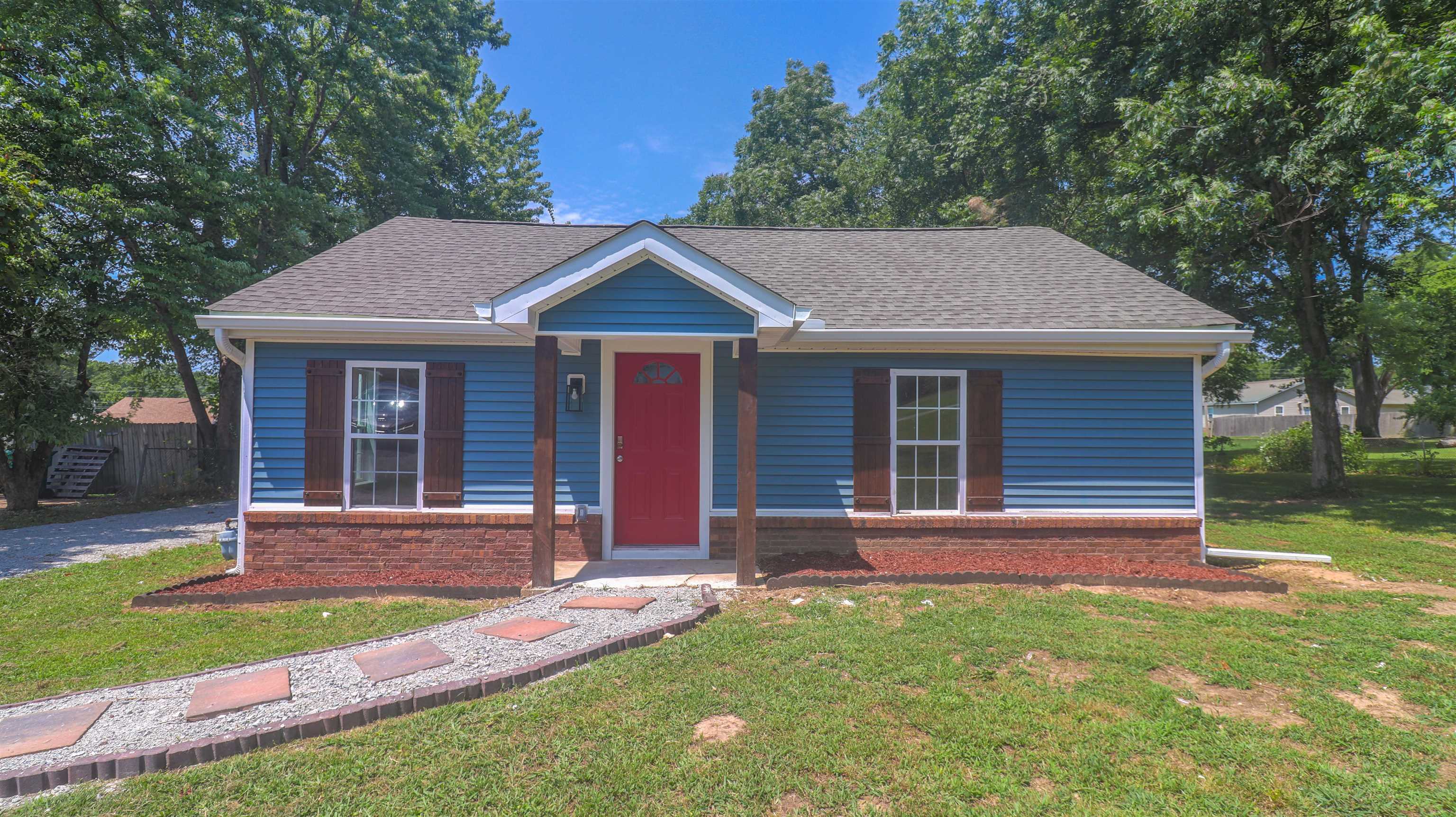 Property Photo:  318 Rowlett Ave  TN 38355 