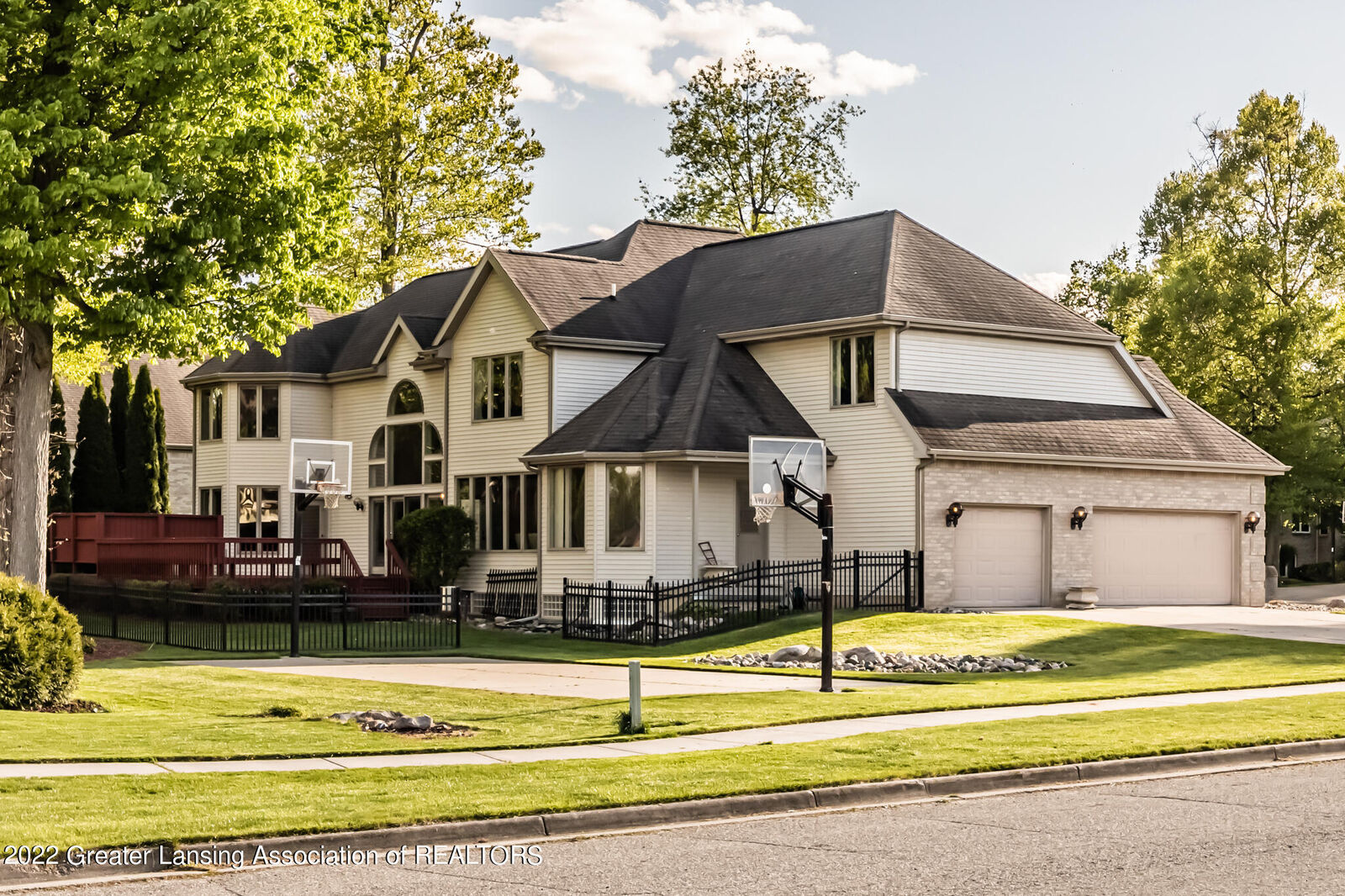 Property Photo: 2518 Sugartree Trail MI 48917