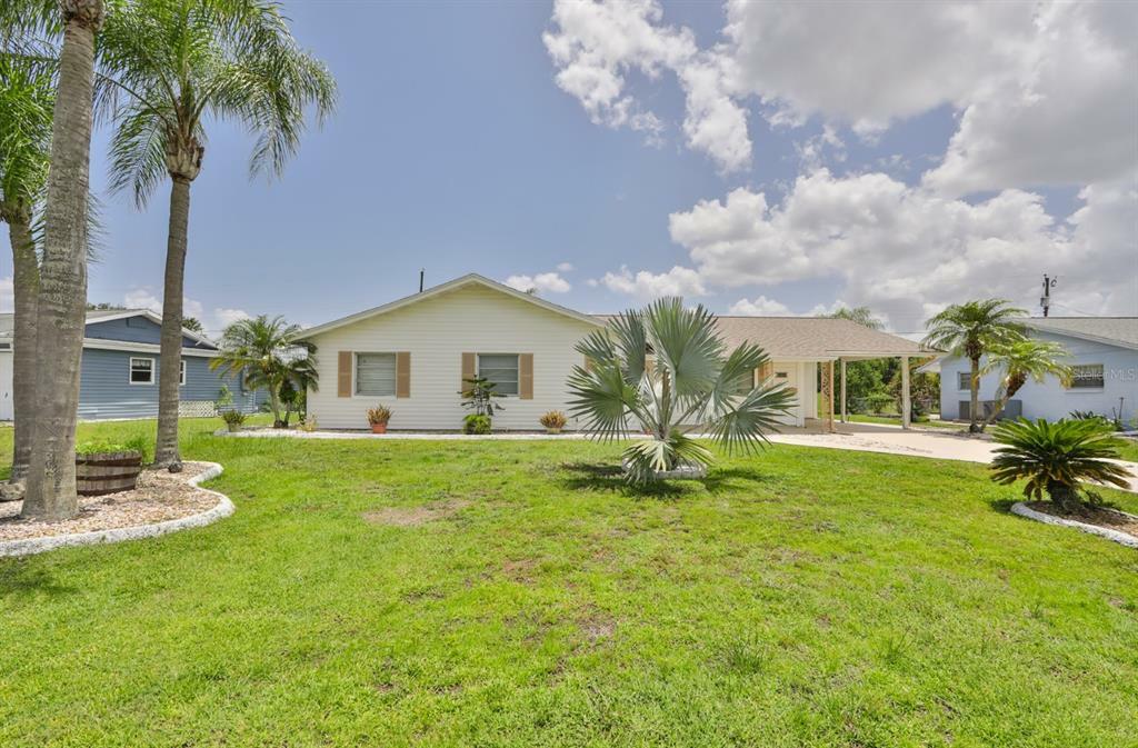 Property Photo:  708 Desert Hills Way  FL 33573 