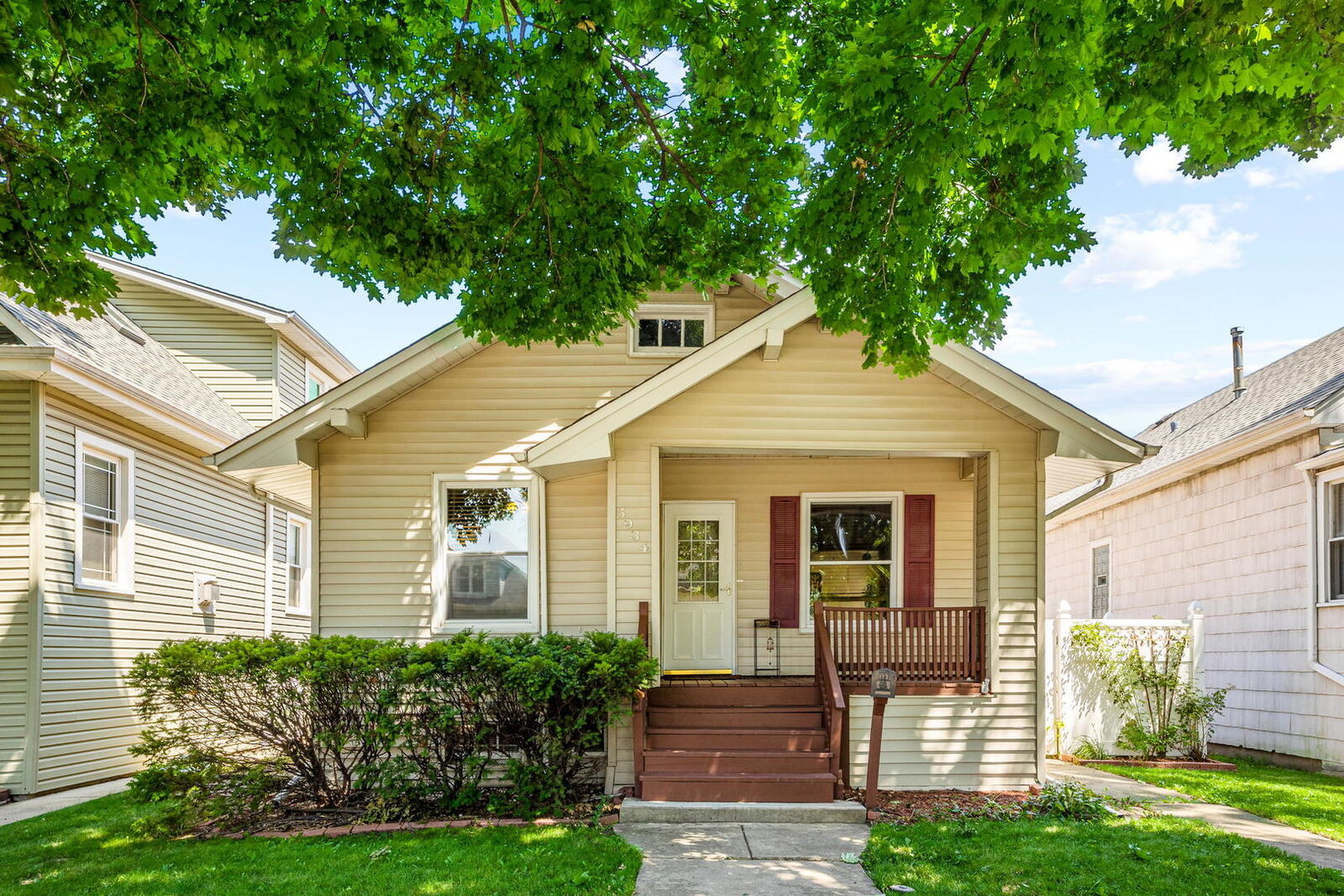 Property Photo:  5934 W Leland Avenue  IL 60630 