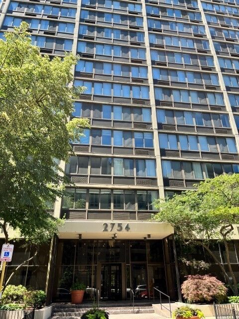 Property Photo: 2754 N Hampden Court 1606 IL 60614