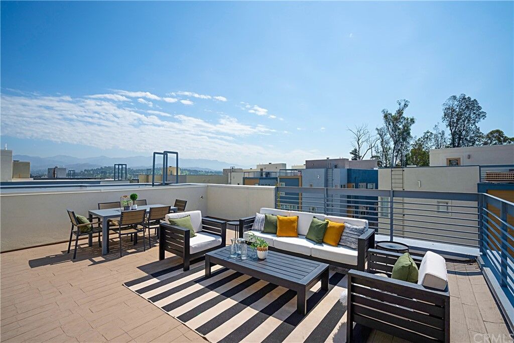 Property Photo:  2753 Waverly Drive 505  CA 90039 