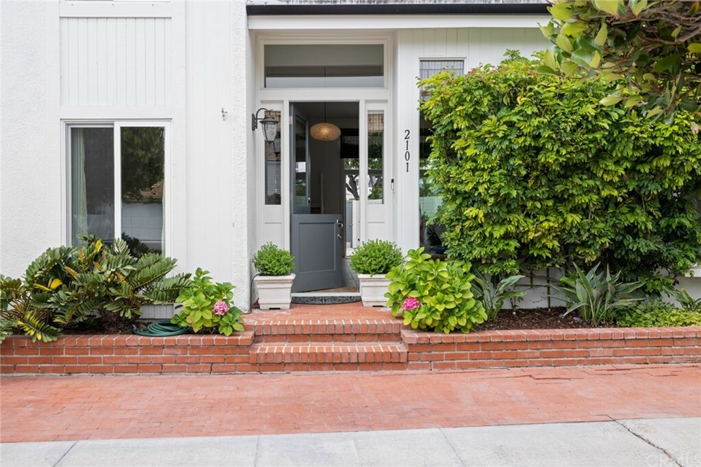 Property Photo: 2101 E Balboa Boulevard CA 92661