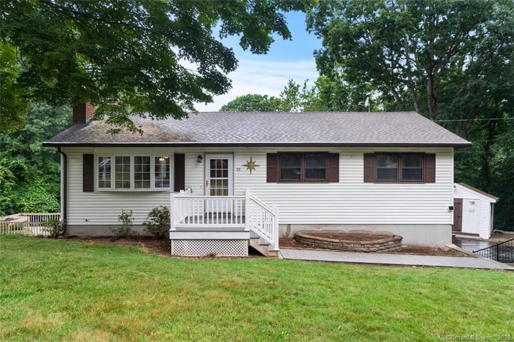 Property Photo:  33 Clearview Drive  CT 06360 
