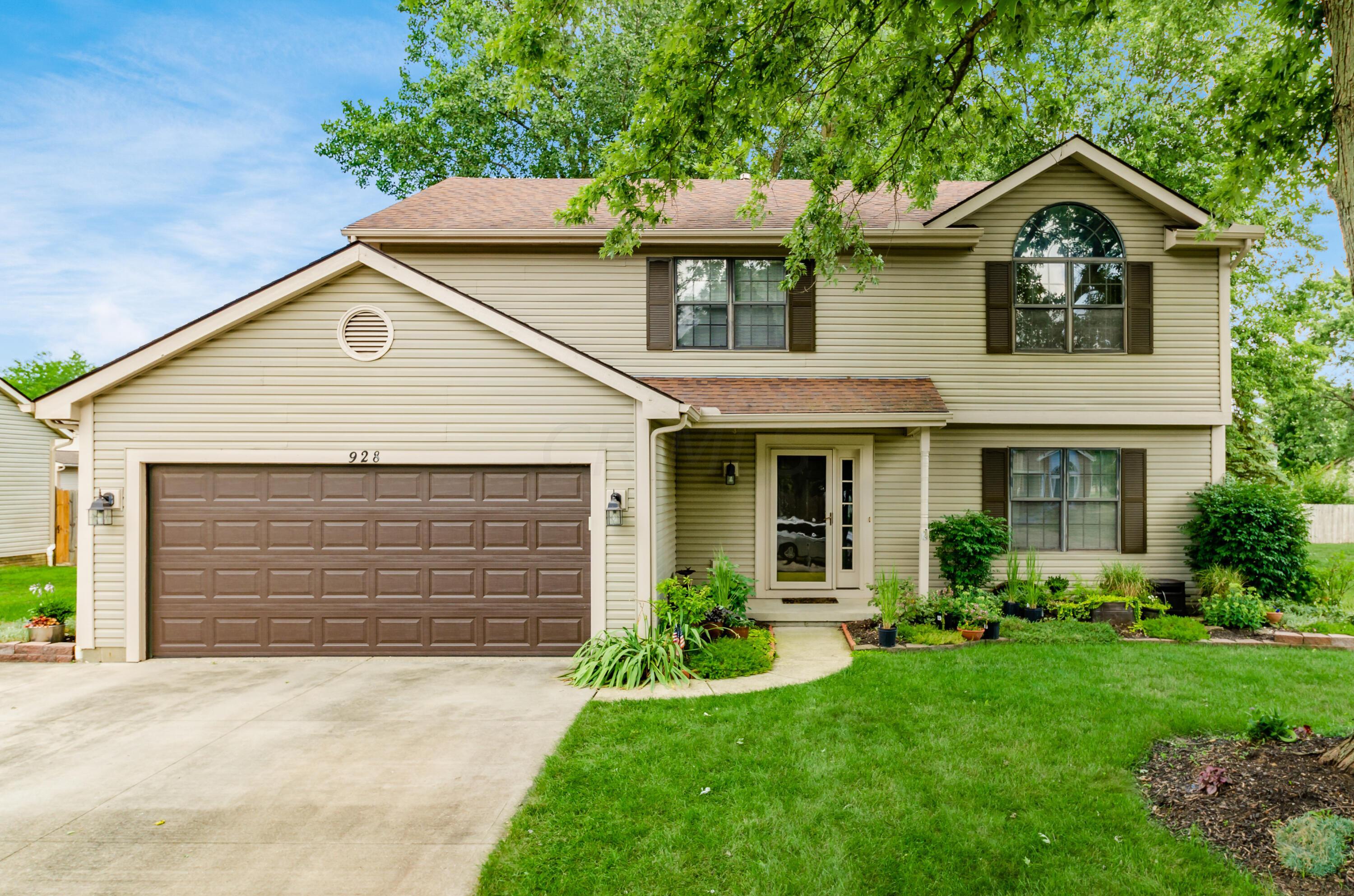 Property Photo: 928 Peppercorn Place OH 43230