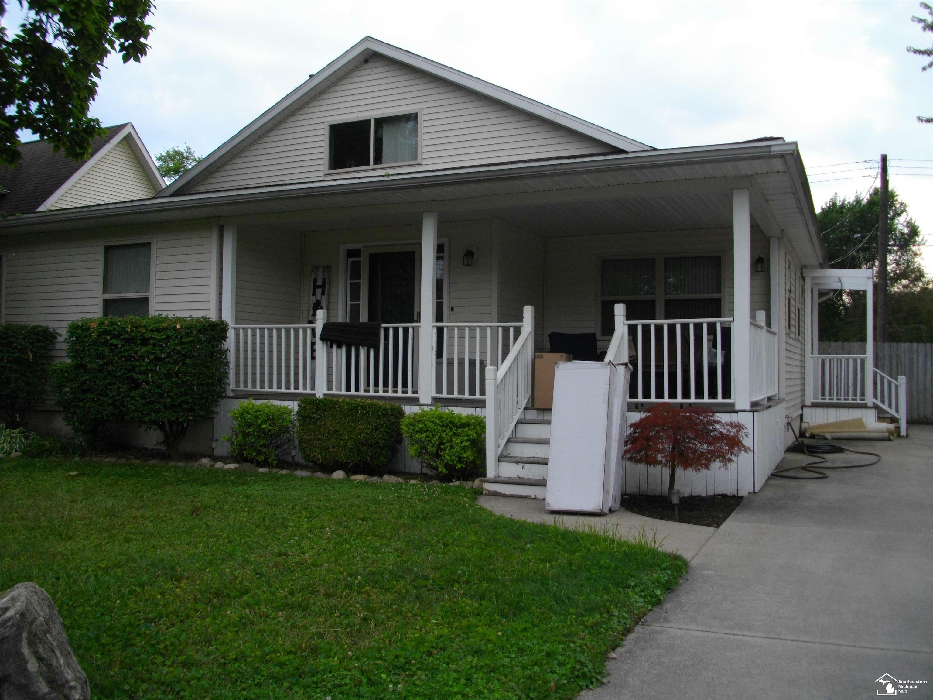 Property Photo:  3492 Baycrest  MI 48162 