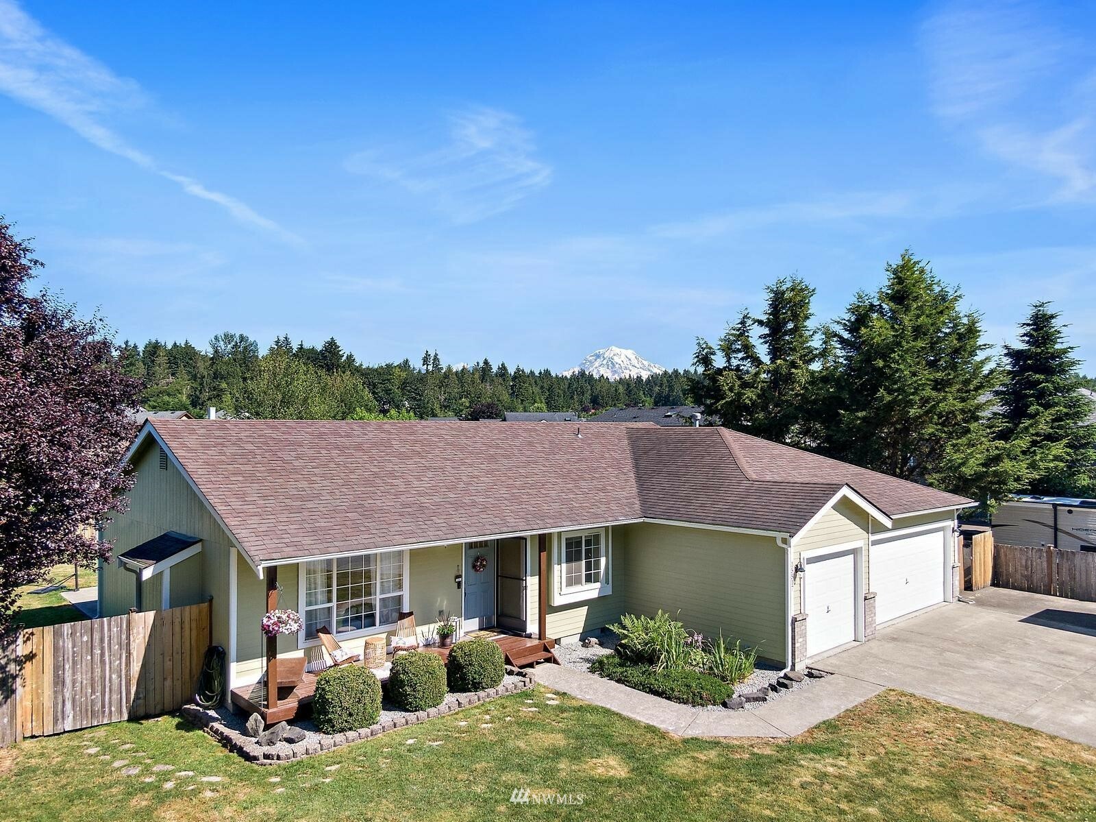 Property Photo:  15517 252nd Avenue E  WA 98321 