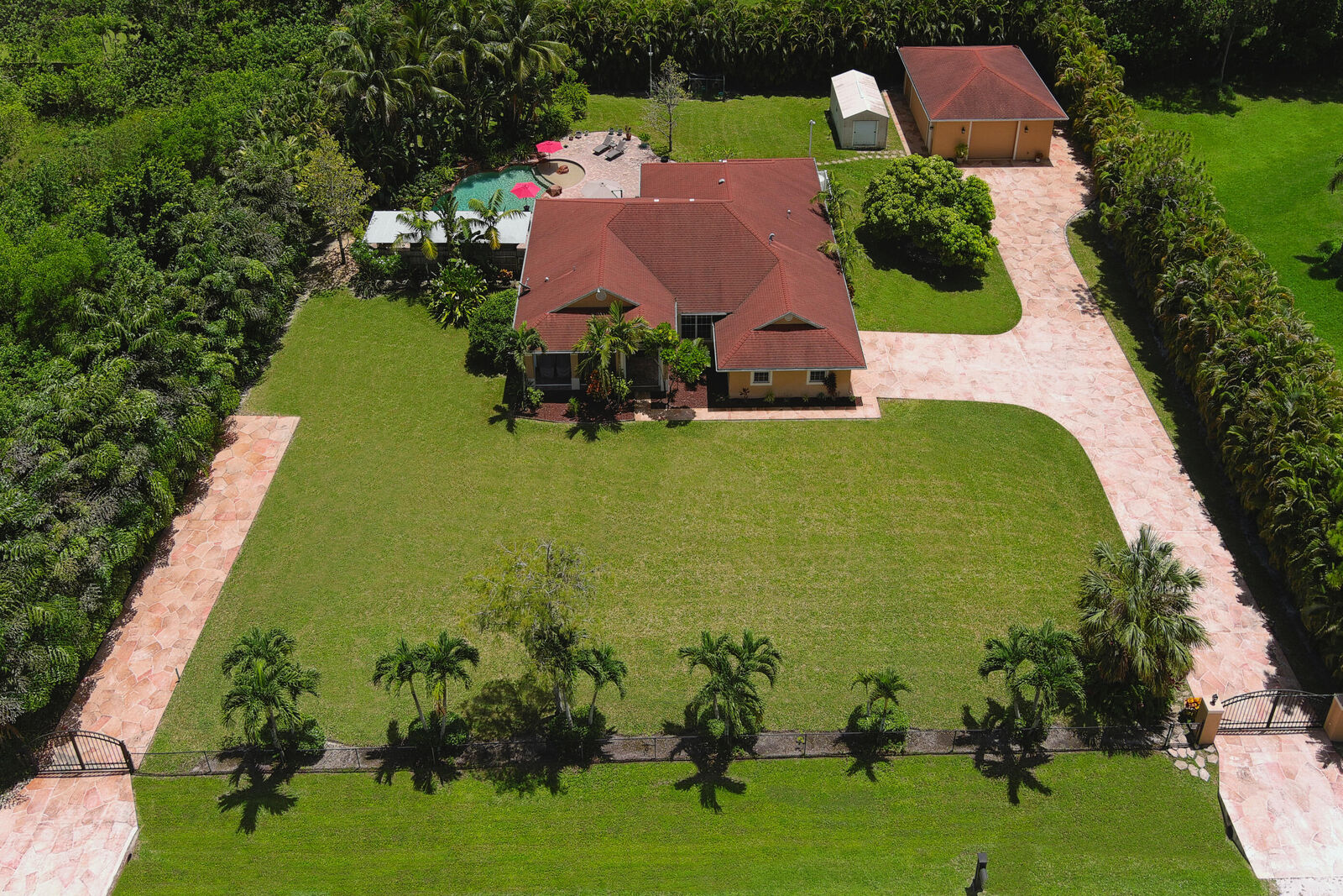 Property Photo: 15556 64th Place N FL 33470