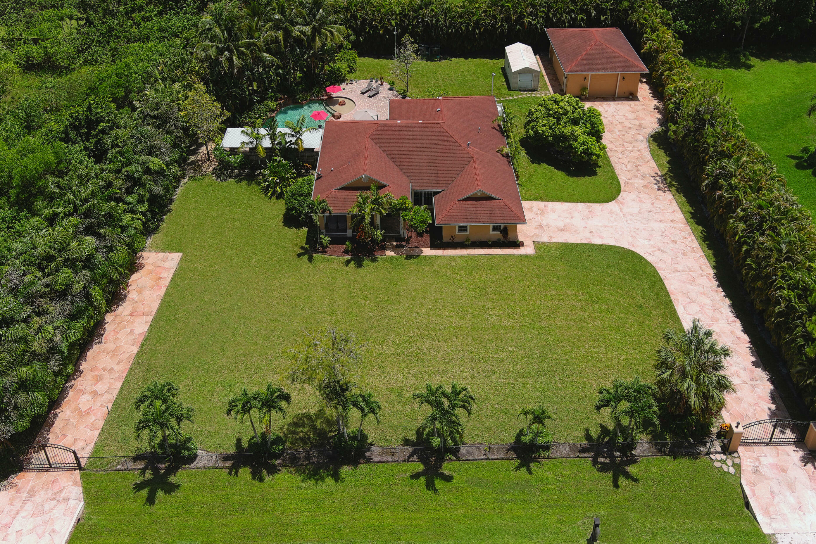 Property Photo: 15556 64th Place N FL 33470