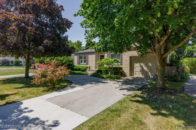 Property Photo: 1211 Cadieux Road MI 48230