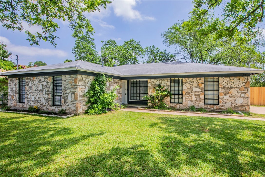 Property Photo:  1171 Angelina Street  TX 78702 