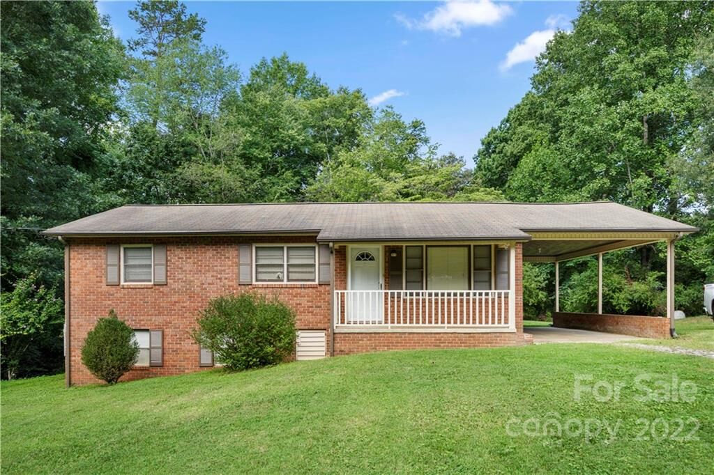 Property Photo: 1733 Belcross Lane NC 28658
