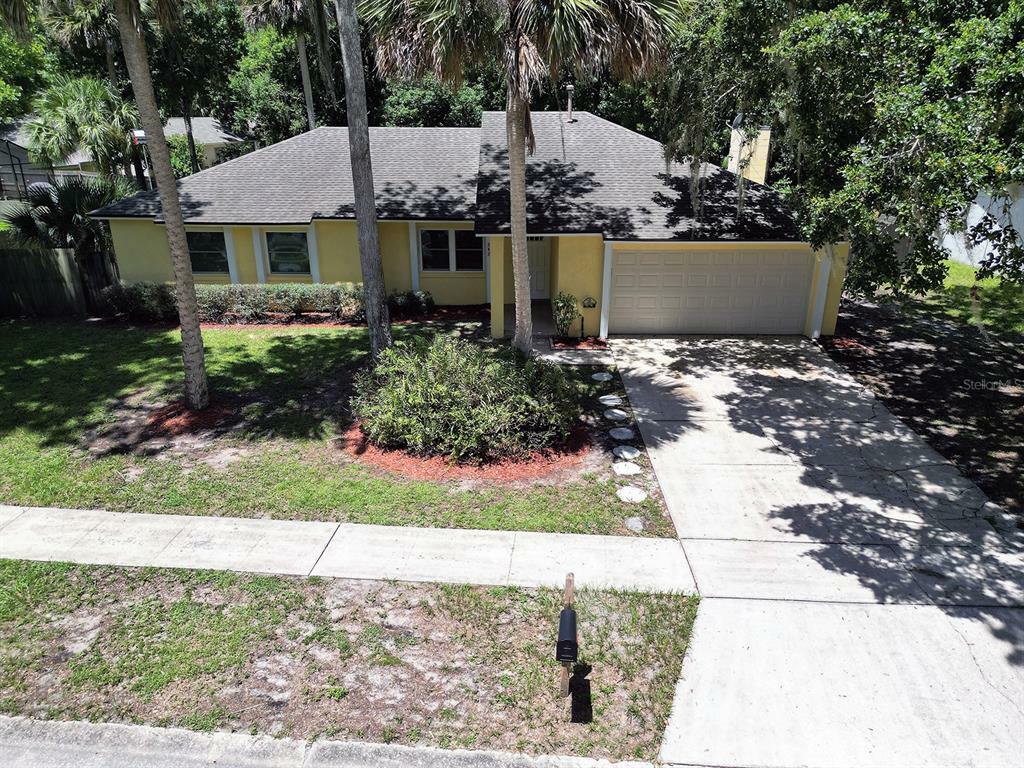 Property Photo:  242 Oak Rd  FL 32708 