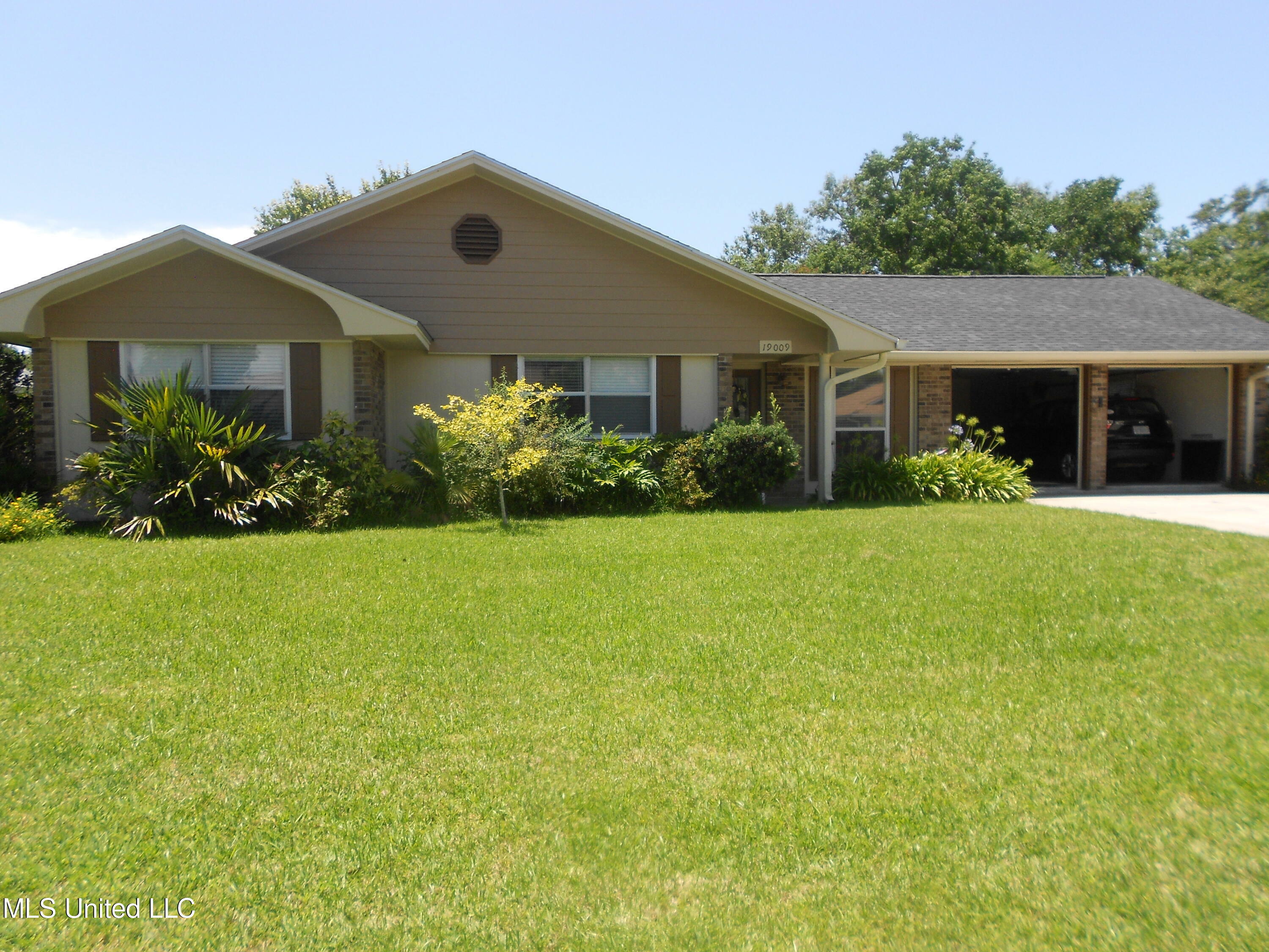 19009 Red Bud Drive  Long Beach MS 39560 photo