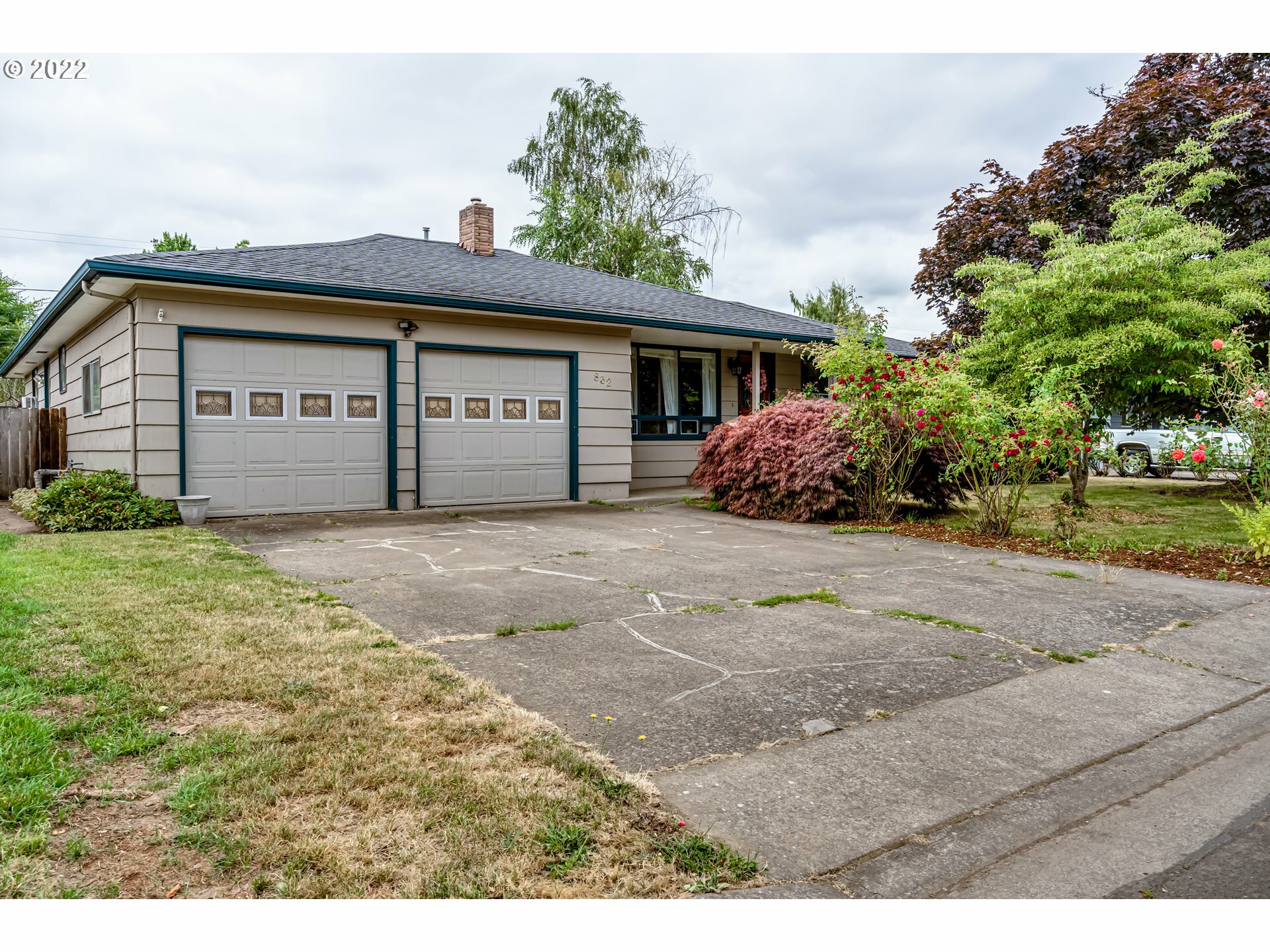 Property Photo: 832 Greg Way OR 97404