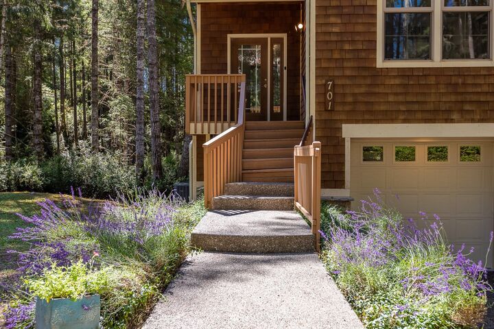 Property Photo: 701 E Vine Maple Lane WA 98592