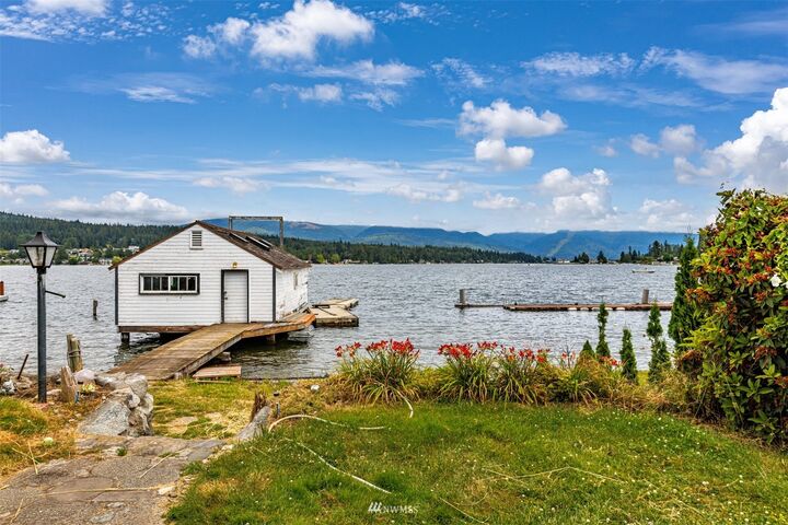 Property Photo: 1824 Lakeside Avenue WA 98229