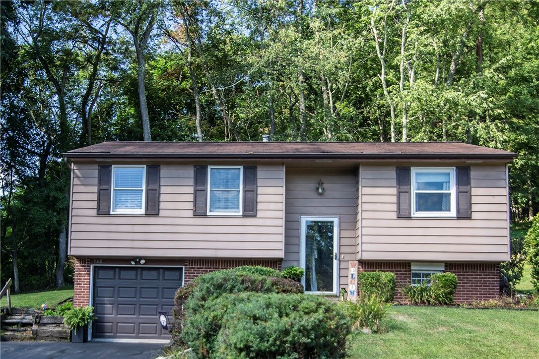 Property Photo: 568 Waterbury PA 15601