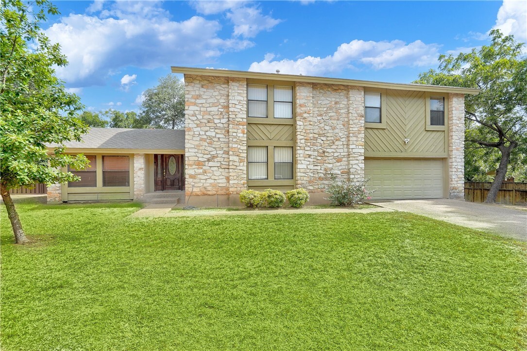 Property Photo: 7508 Stonecliff Drive TX 78731