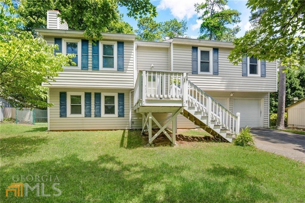 Property Photo:  565 Sheringham Court  GA 30076 