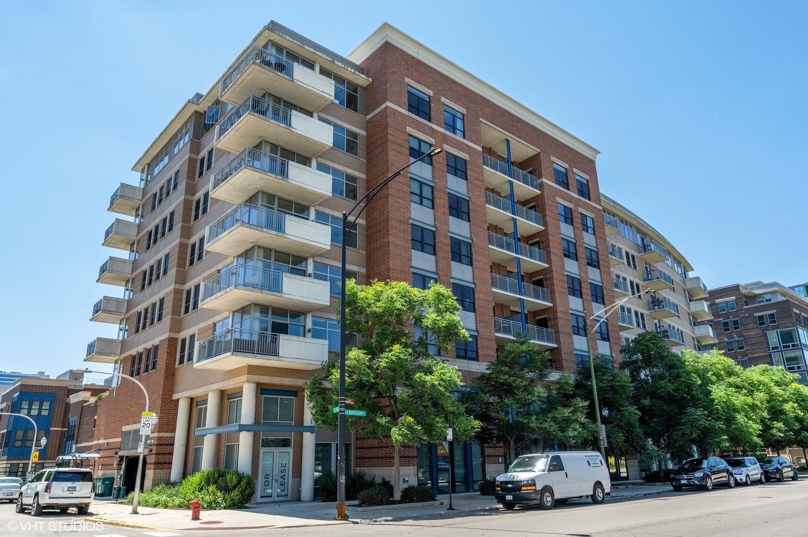 Property Photo: 511 W Division Street 502 IL 60610