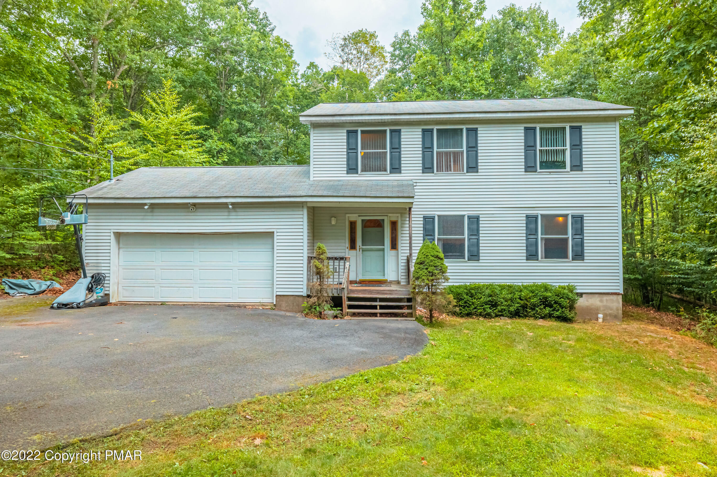 Property Photo:  2820 Brown Bear Ct  PA 18302 