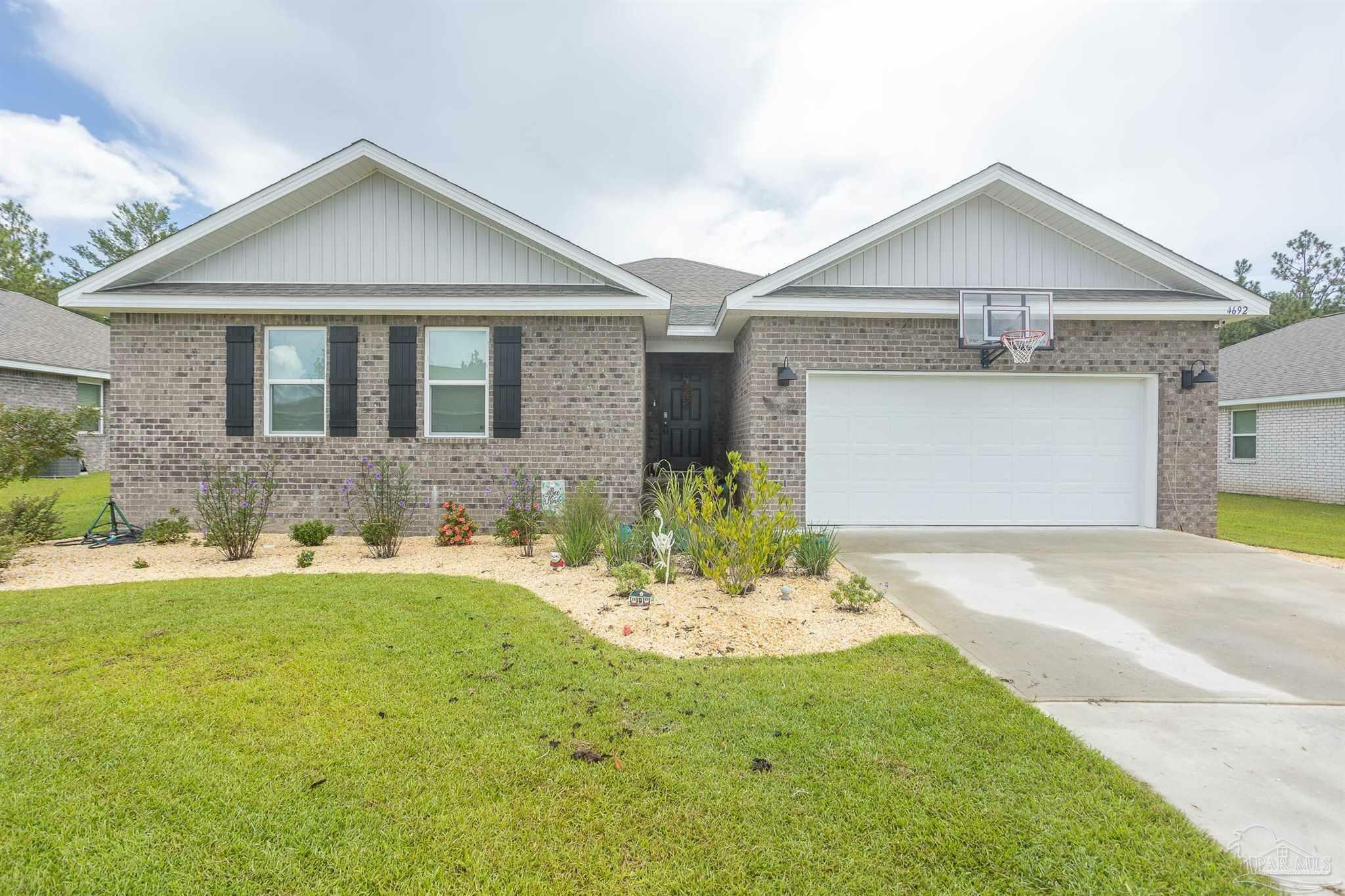 Property Photo: 4692 Red Oak Dr FL 32583