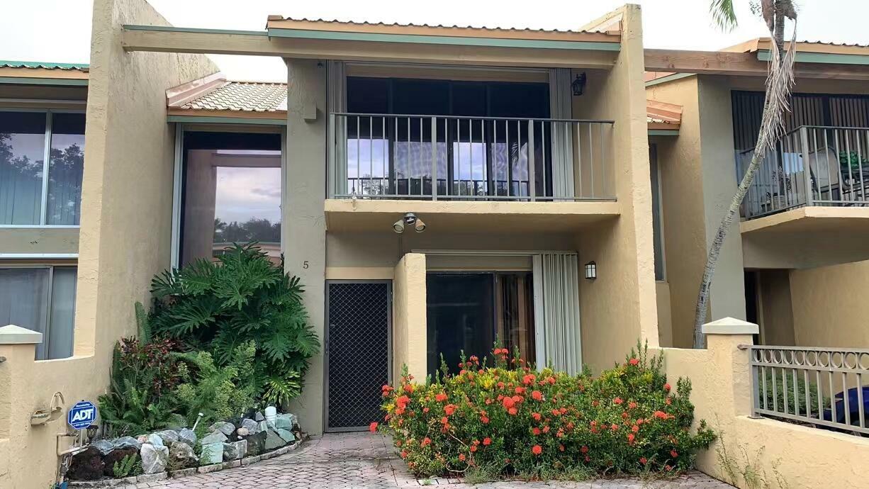 Property Photo:  760 E Coco Plum Circle #5  FL 33324 