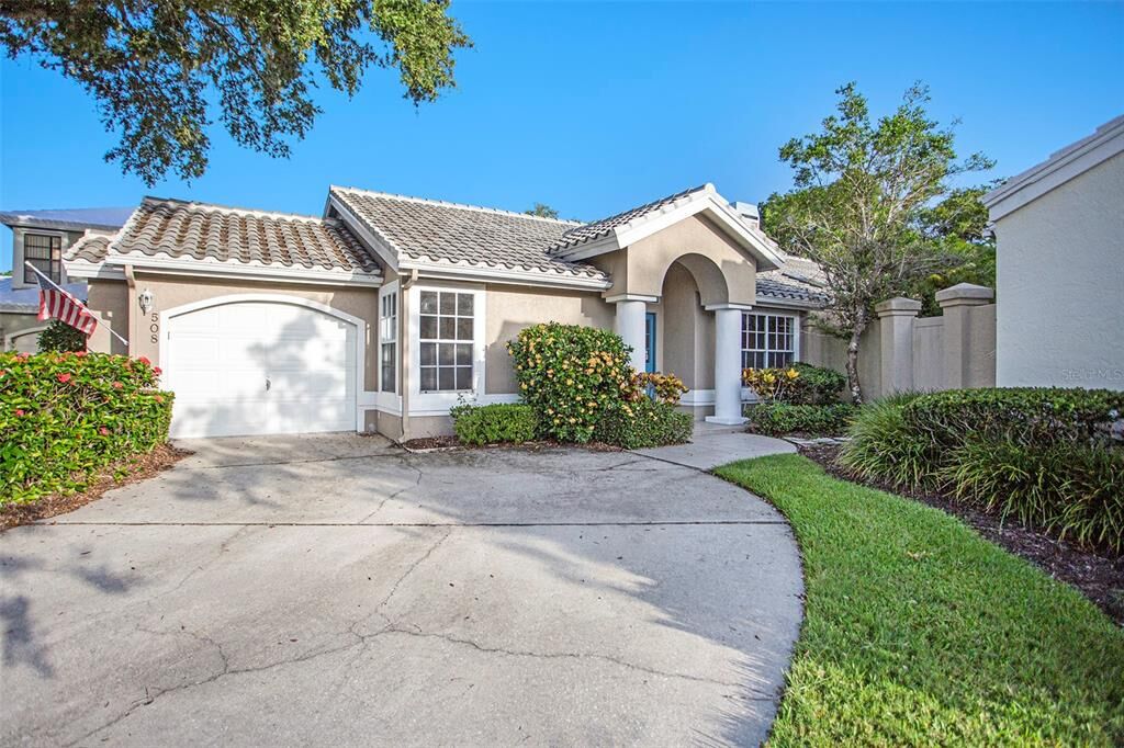 Property Photo:  508 Georgetown Place  FL 34695 