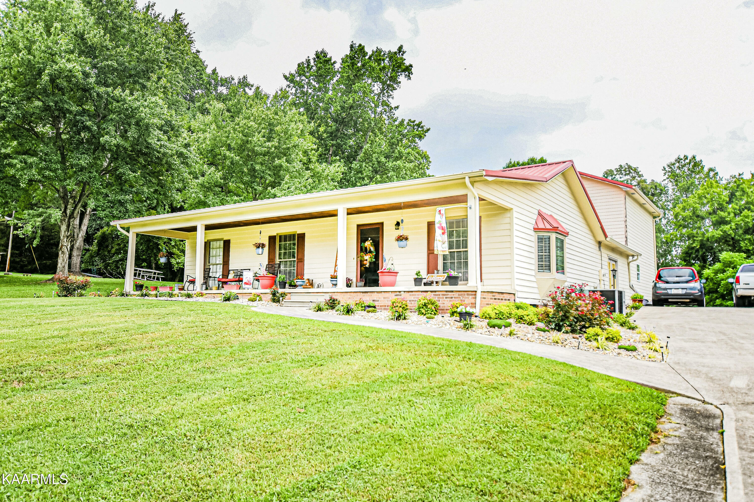Property Photo: 758 Twin Hills Lane TN 37757