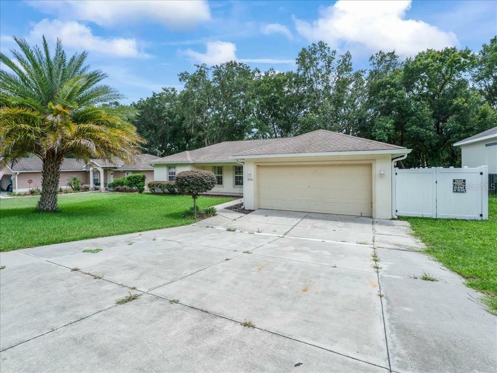 Property Photo:  8700 SE 158th Street  FL 34491 