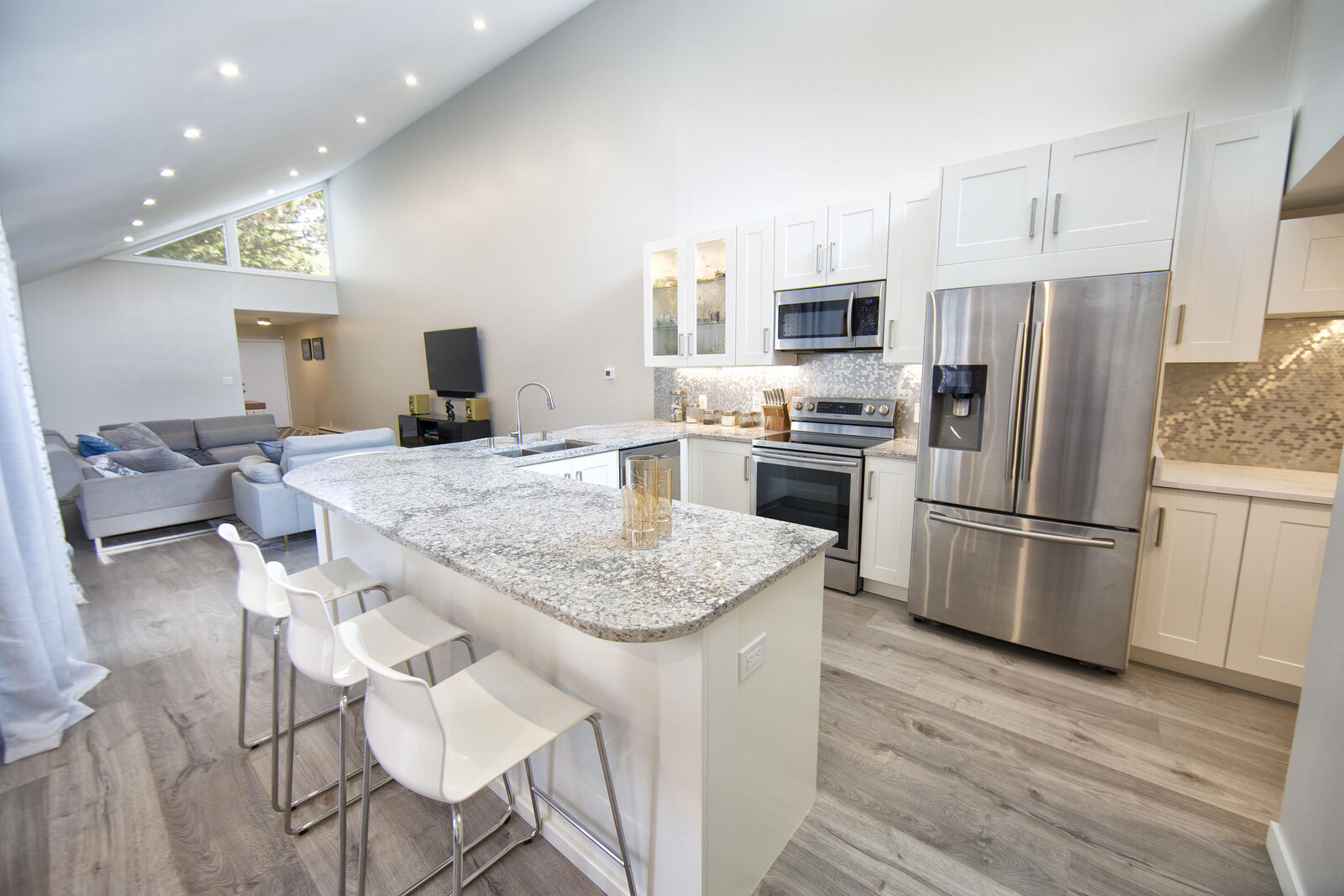 Property Photo:  403 W Willow Ter  WI 53217 