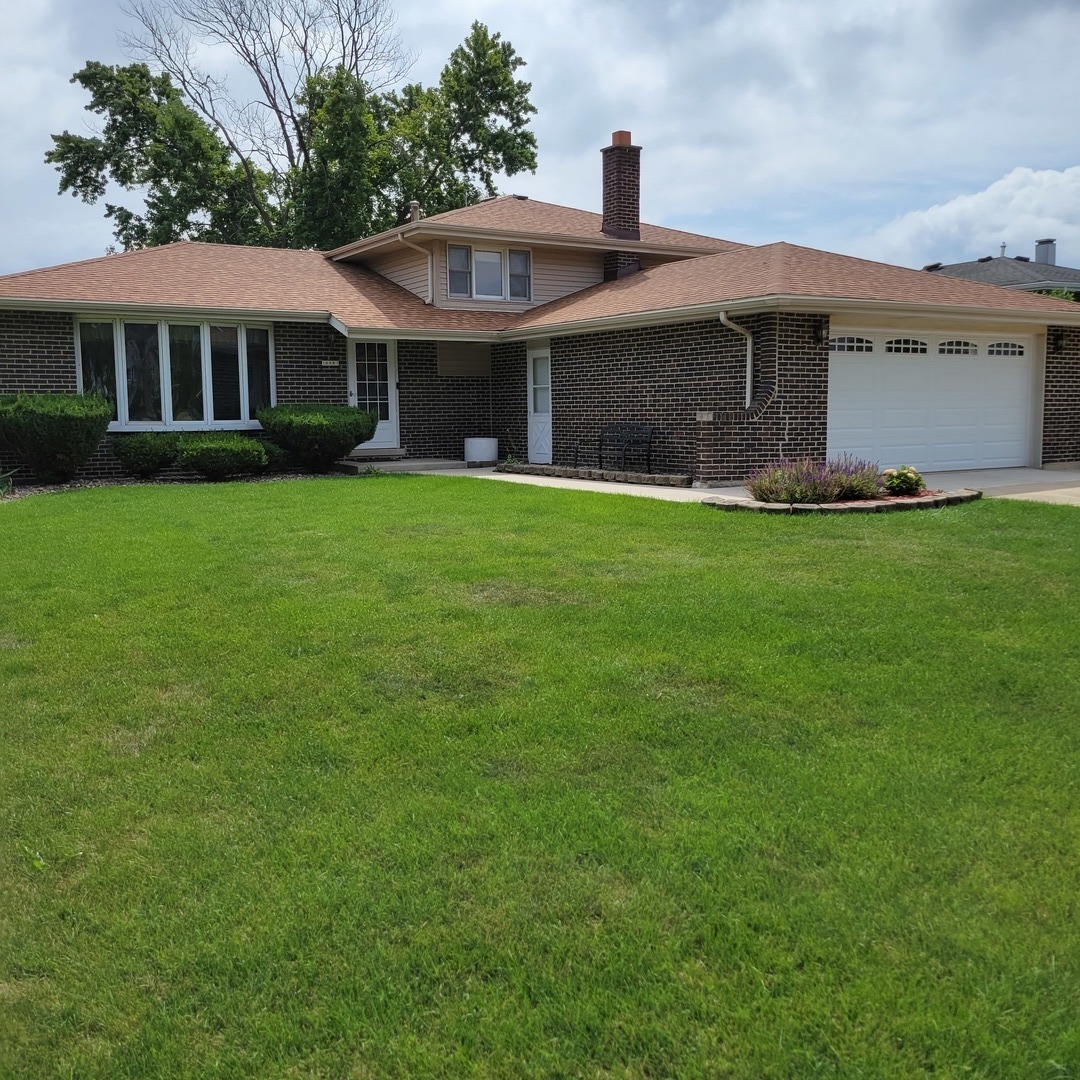 Property Photo:  10401 S 81st Avenue  IL 60465 