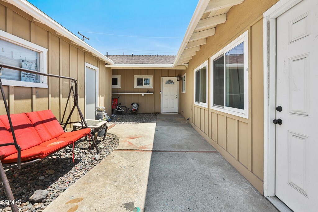 Property Photo:  466 Merritt Avenue  CA 93010 