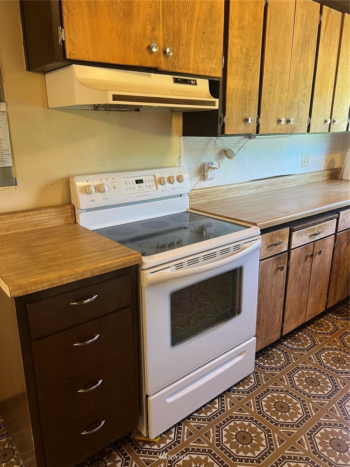 Property Photo:  4410  224th Street SW  WA 98043 