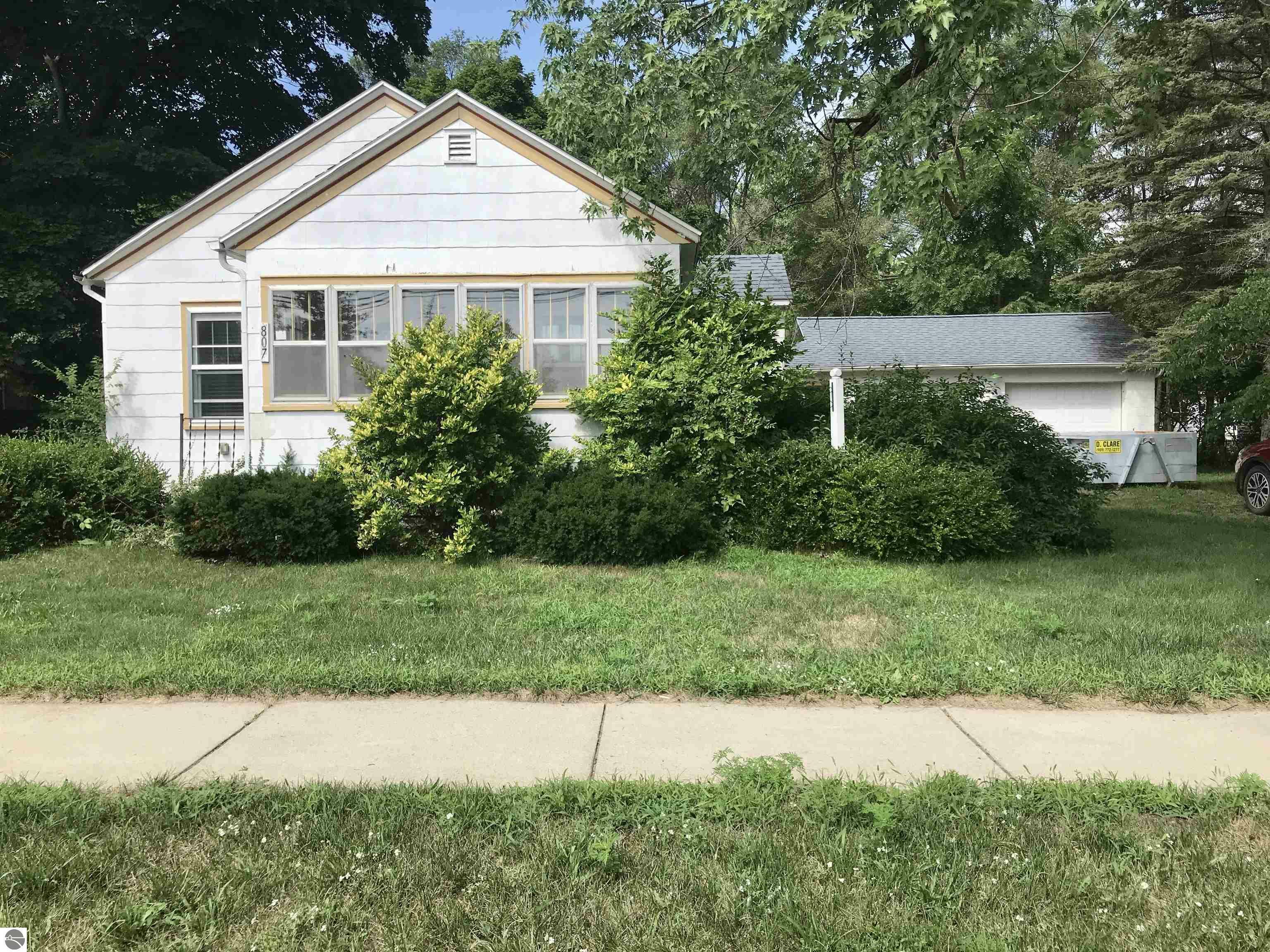 Property Photo:  807 N Harris Street  MI 48858 