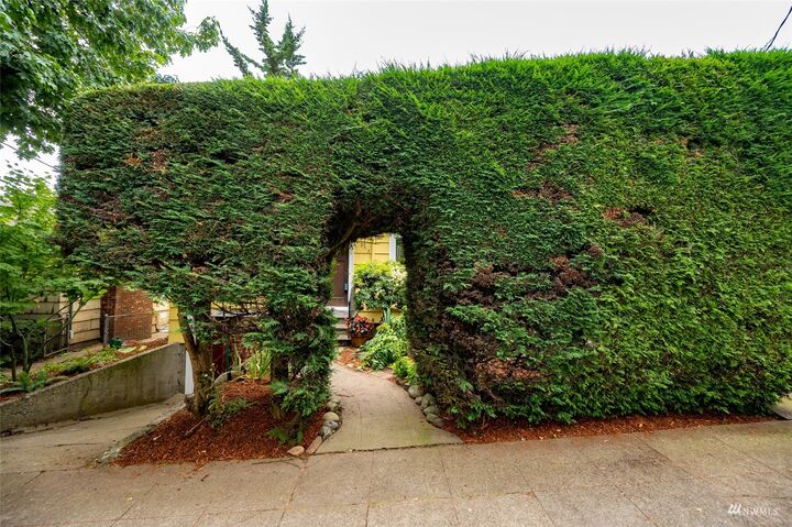 Property Photo: 2113 N 40th Street WA 98103