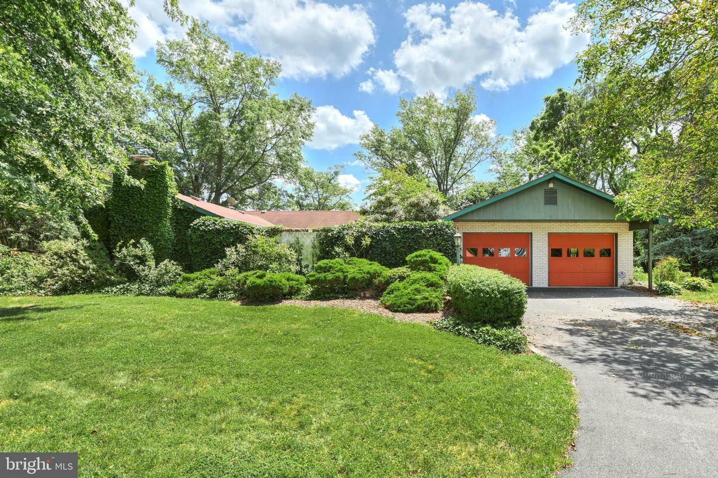 Property Photo:  5516 Lake Drive  PA 17362 