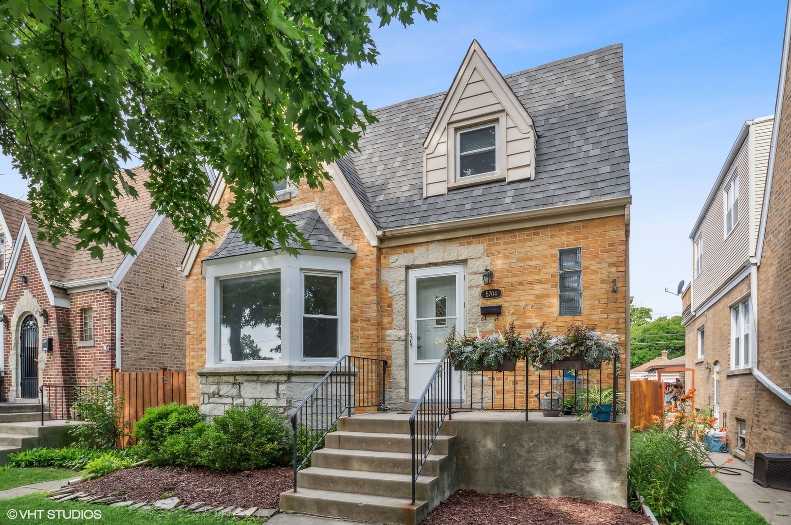 Property Photo: 5704 N Major Avenue IL 60646