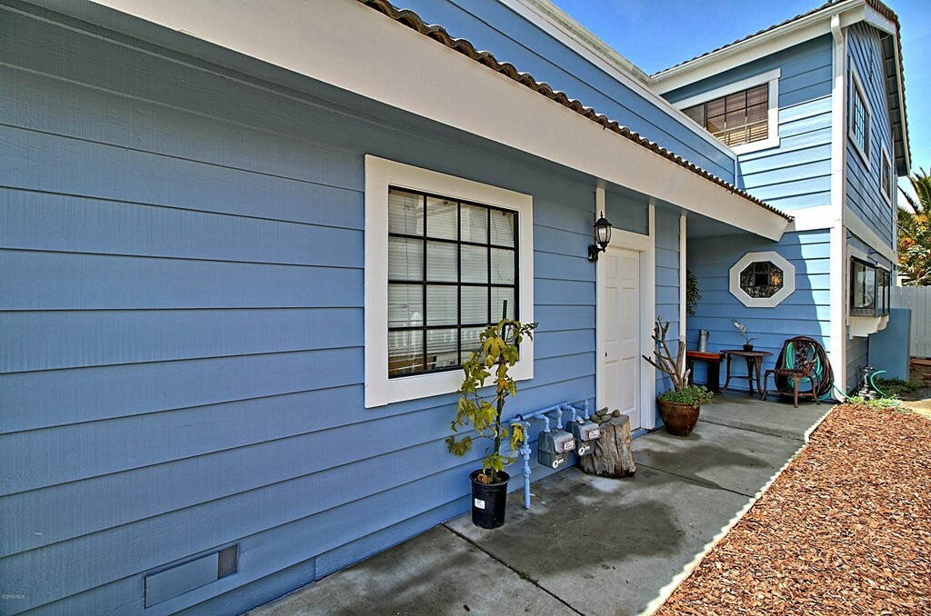 Property Photo:  864 Dunes Street  CA 93035 