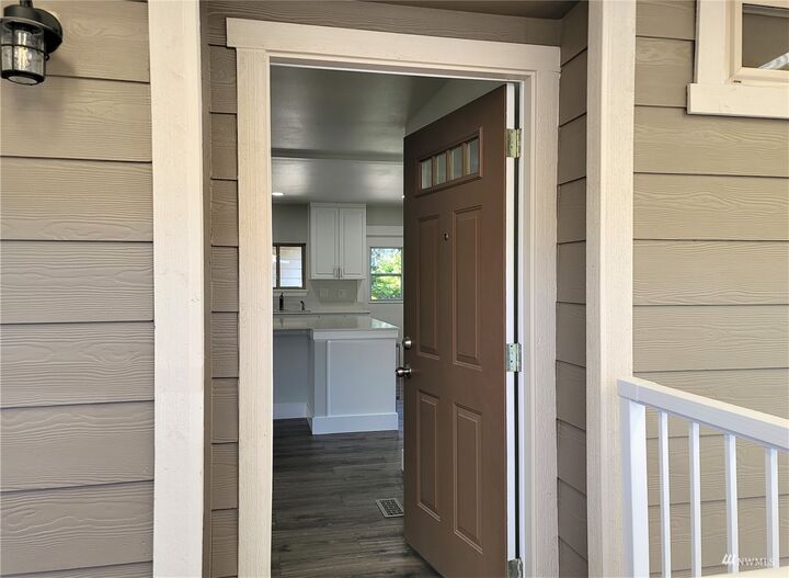 Property Photo: 7031 NE 175th Street 19 WA 98028