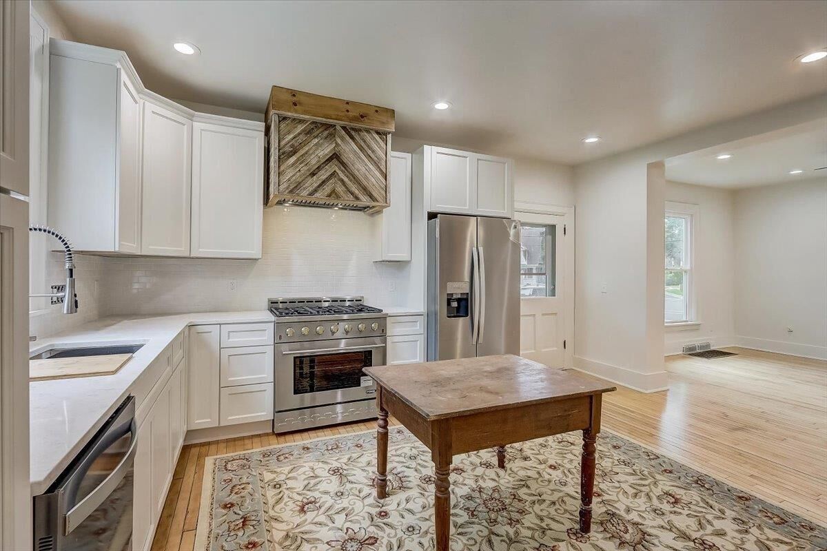 Property Photo:  325 East Oak St  WI 53551 