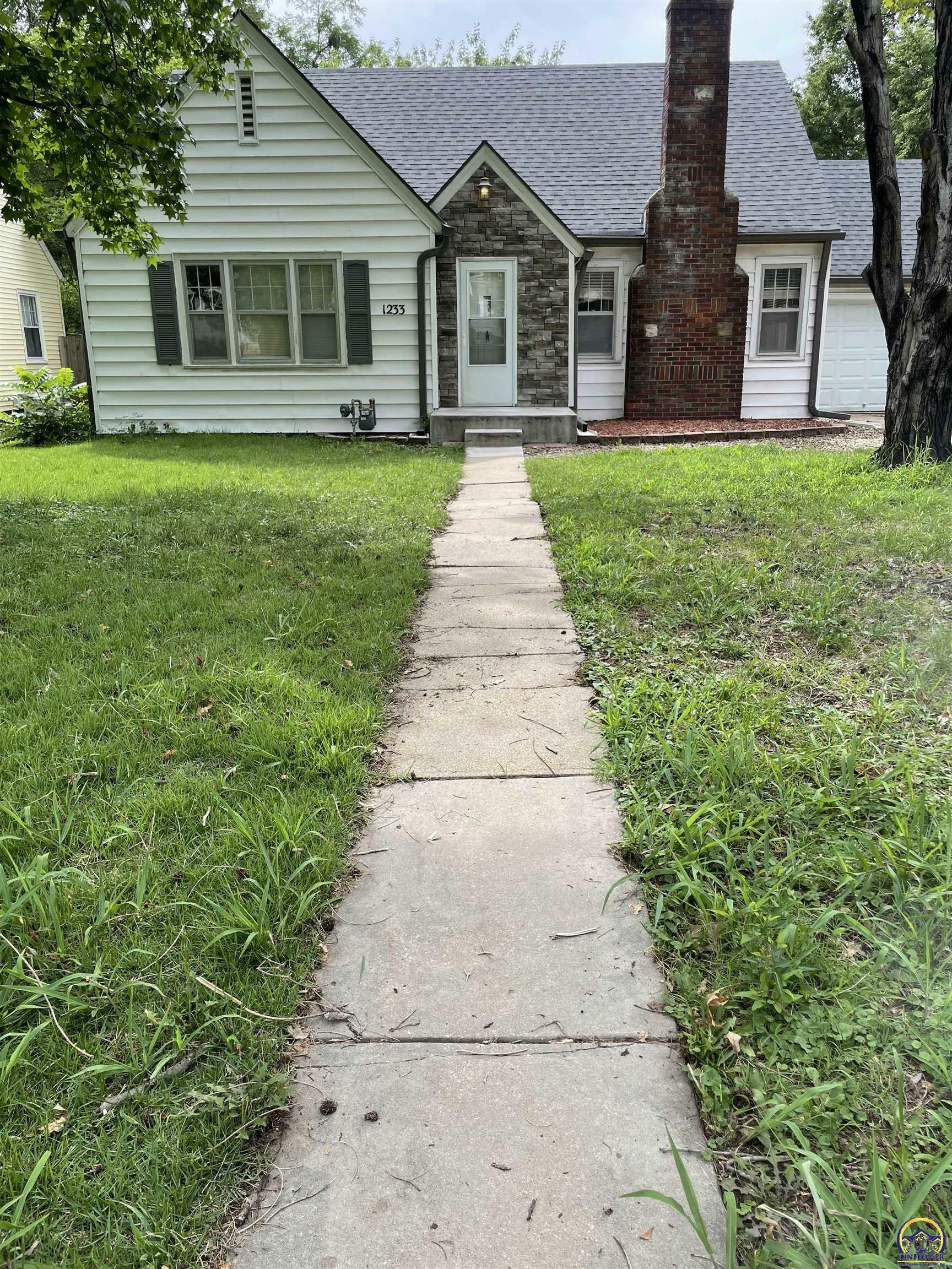 Property Photo:  1233 SW Webster Ave  KS 66604 